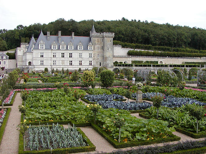 Vista desde el jardín delantero, Château de Villandry, Francia.