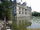 Casa fuerte medieval, castillo de Azay-le-Rideau, Francia.
