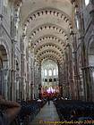 Nave románica basílica de Vézelay, Francia.