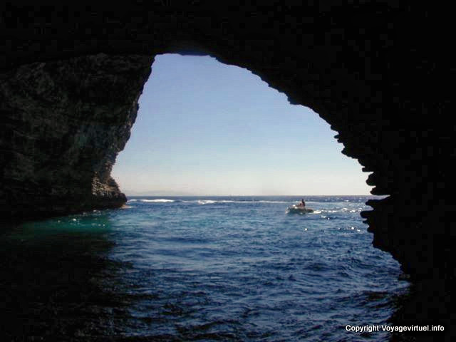Cueva Sdragonato, Bonifacio, Córcega
