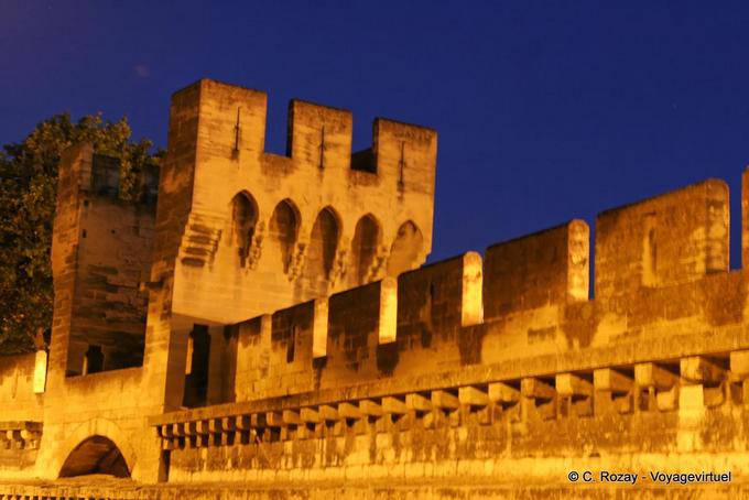 Las paredes de la noche, Avignon por la noche, Provence, Francia