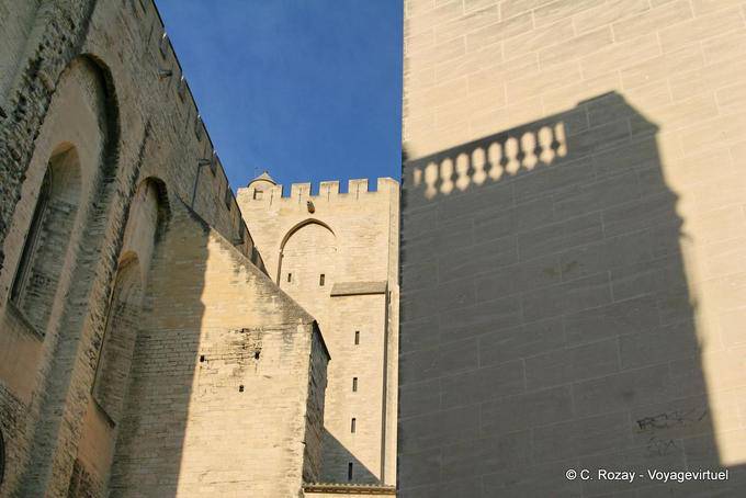 Sombra antes de la ronda de San Lorenzo, Avignon, Palais des Papes, Provence, Francia