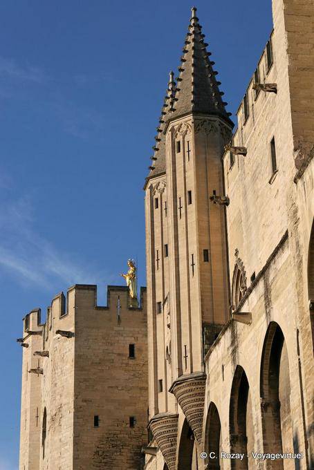 Perspectiva de la fachada oeste, el Palacio de los Papas, Avignon, Provence, Francia