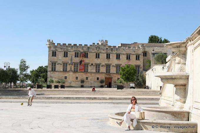 Palacio Arzobispal se convirtió en museo Petit Palais, Aviñón, Plaza del Palacio, Provence, Francia