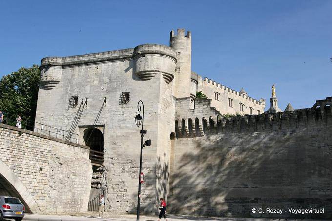 Fortificaciones y puente levadizo en la entrada de la ciudad, el puente Saint-Benezet, Aviñón, Provence, Francia