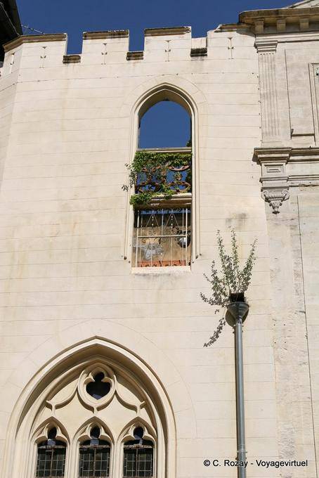 Ventana en el cielo, los Penitentes Blancos capilla construida en 1500, Aviñón, Provence, Francia