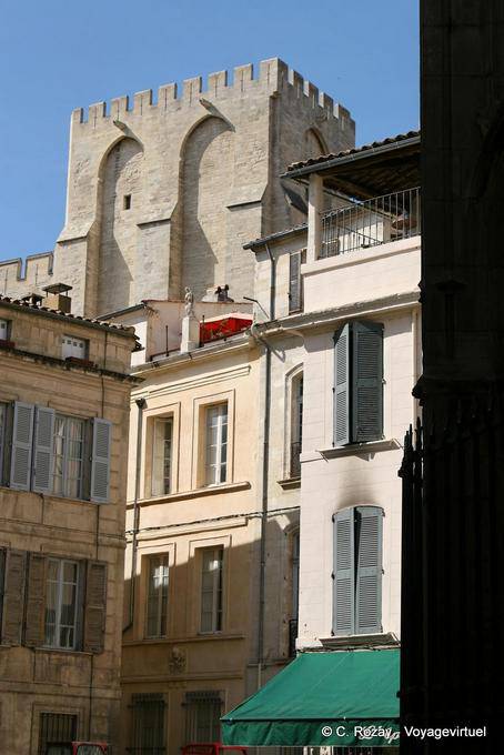 Casas al pie del San Lorenzo ronda Peyrollerie calle Aviñón, Provence, Francia