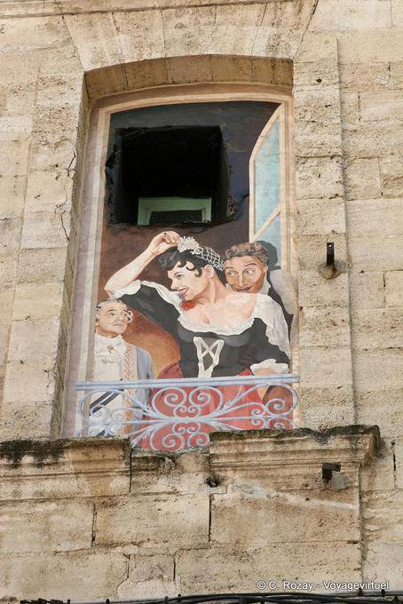 Estrellas pintados en trompe-l'oeil en un marco de ventana, Aviñón, Provence, Francia