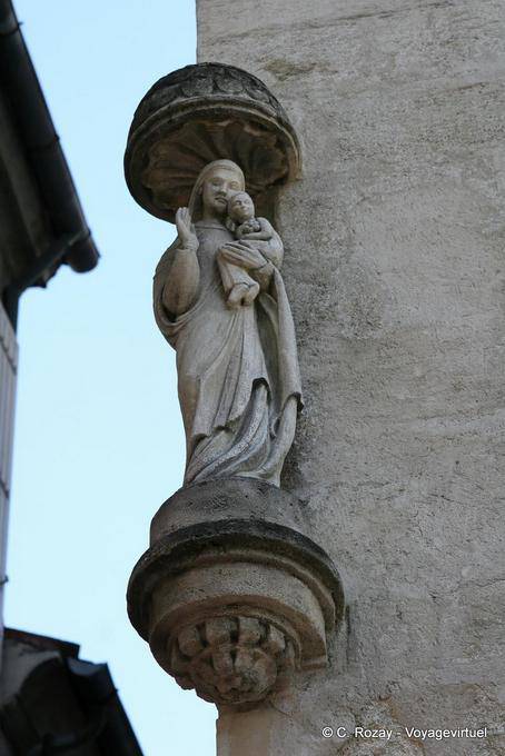 Estatua de la Virgen y el Niño, Mazan esquina de la calle y el lugar Crillon, Aviñón, Provence, Francia