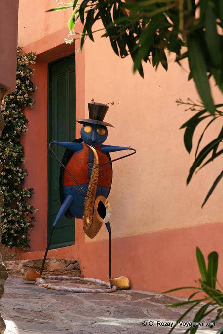 Bormes-les-Mimosas, saxofonista cigarra, Provence, Francia