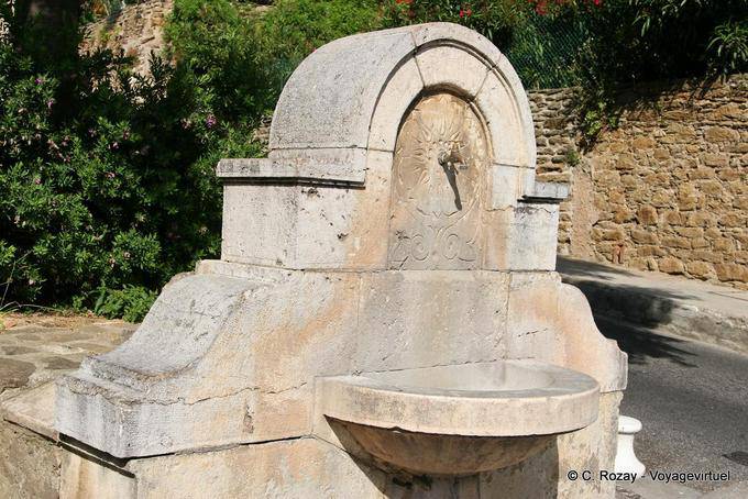 Bormes-les-Mimosas, fuente seca, Provence, Francia