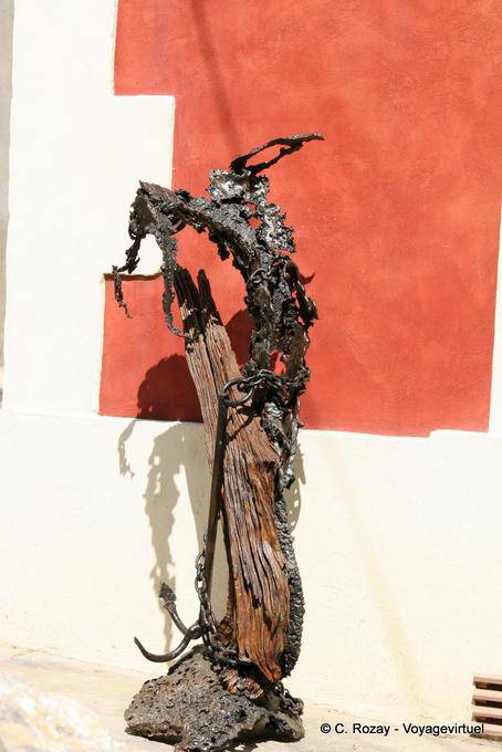 Collobrières, exposición de hierro y madera, Provence, Francia