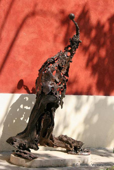 Collobrières, escultura de metal, Provence, Francia
