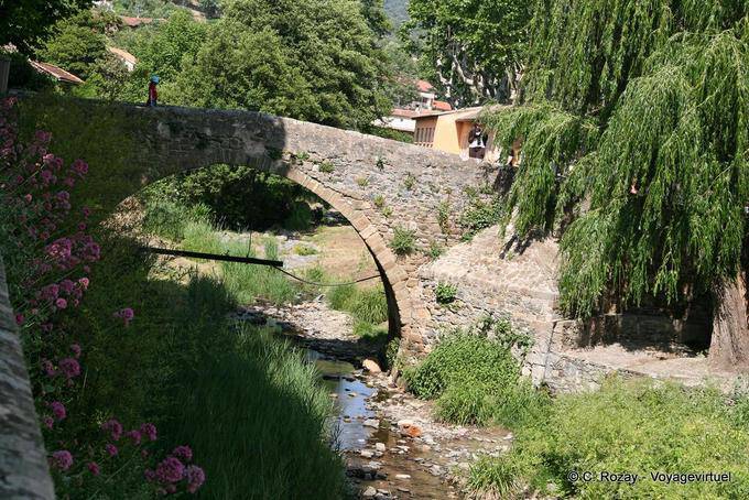 Collobrières, Puente Viejo, Provence, Francia
