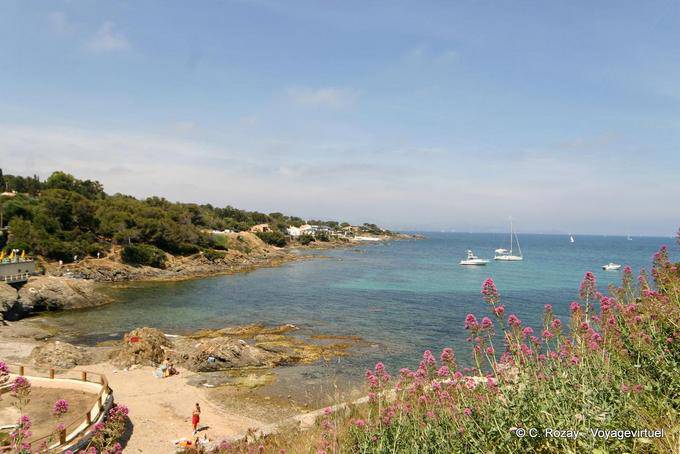 Cala rocosa de la Costa Azul, Provence, Francia