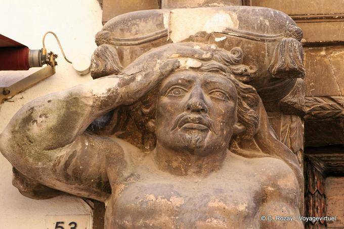 Fréjus, detalle de las Atalantes puertas, Provence, Francia