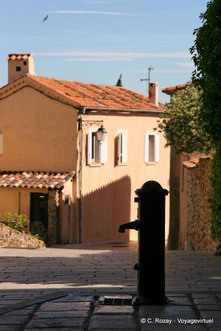 Gassin, fuente de mano, Provence, Francia
