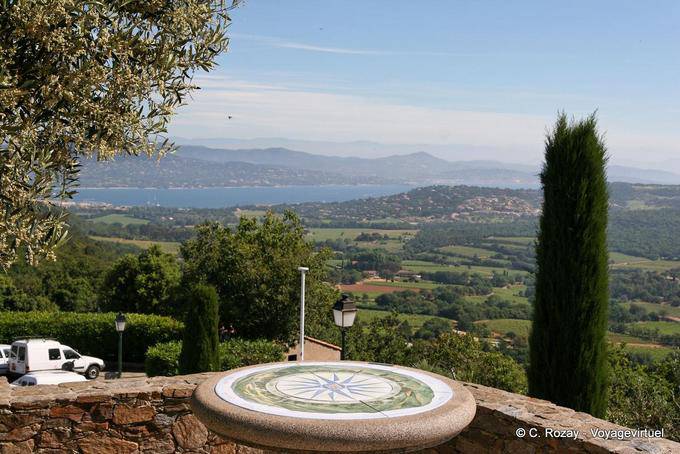 Mesa de orientación en Gassin, Provence, Francia