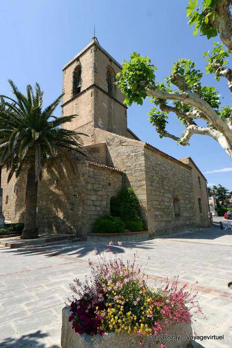 Grimaud, con vistas a la Iglesia de San Miguel, Provence, Francia