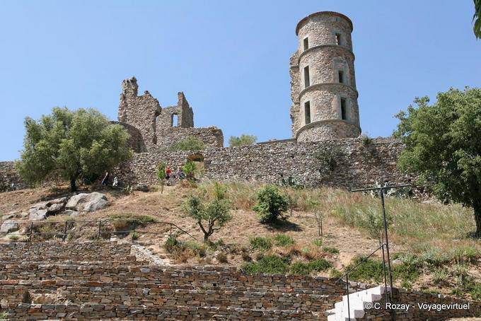 Grimaud, teatro al aire libre y el castillo del conde Senard, Provence, Francia