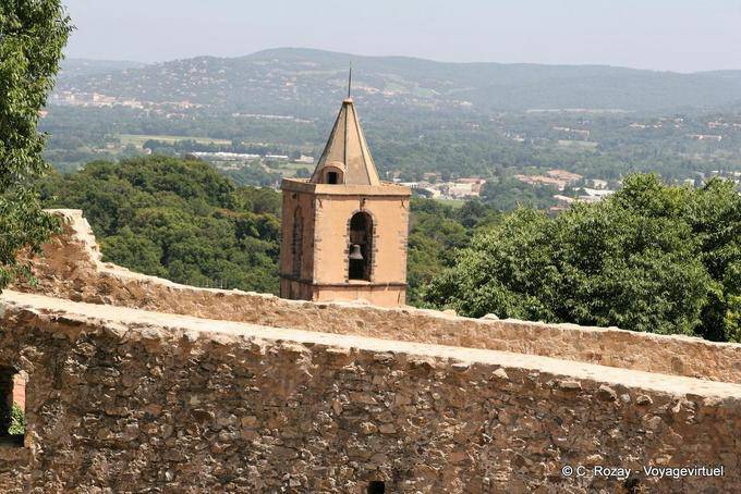 Grimaud, opinión de la torre de las murallas del castillo, Provence, Francia