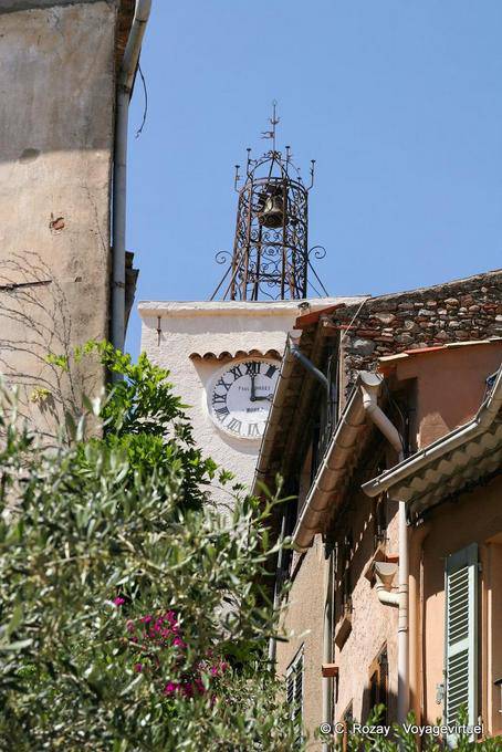 Grimaud, la vista del reloj del Campanile, Provence, Francia