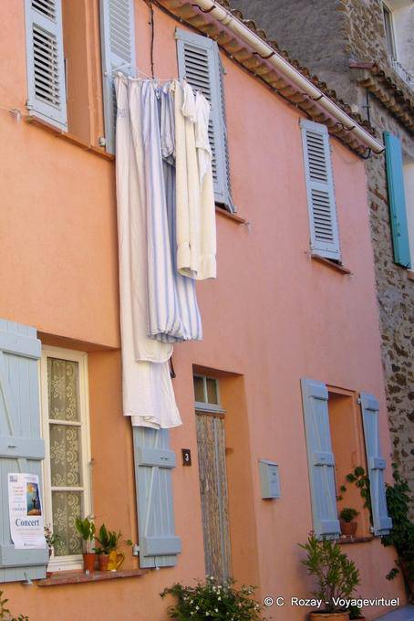 Ramatuelle, ropa de cama suspendida, Provence, Francia