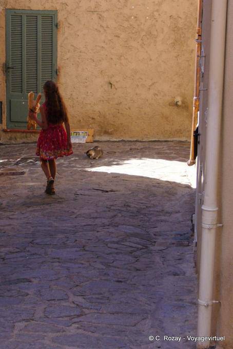 Ramatuelle, la niña con los palillos, Provence, Francia