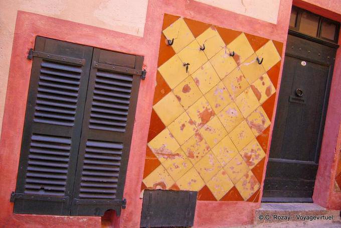 Ramatuelle, pared loza, ex carnicero, Provence, Francia