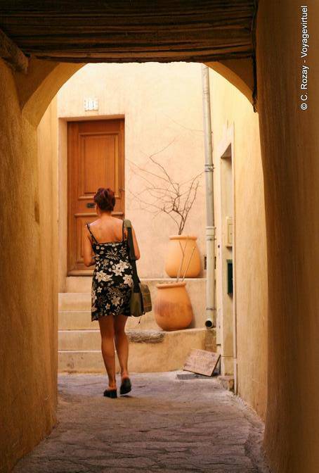 Ramatuelle, Carole antes de las once hacia el supermercado Charlotte, Provence, Francia