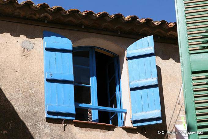 Ramatuelle, persianas azules, Provence, Francia