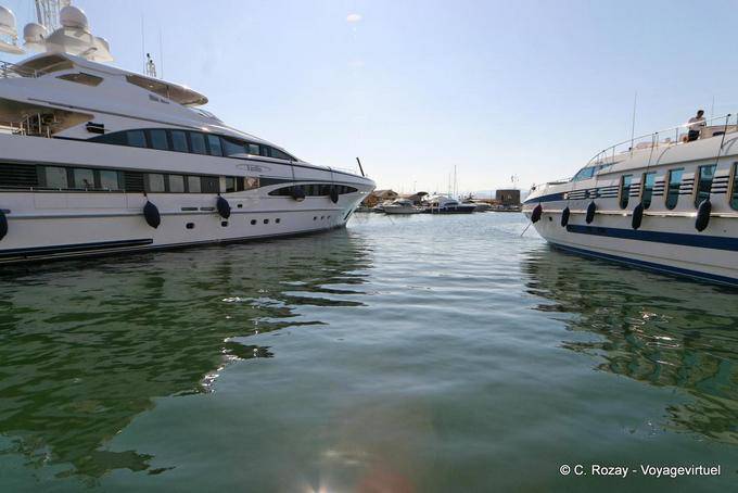 Saint-Tropez, yates ricos, Provence, Francia