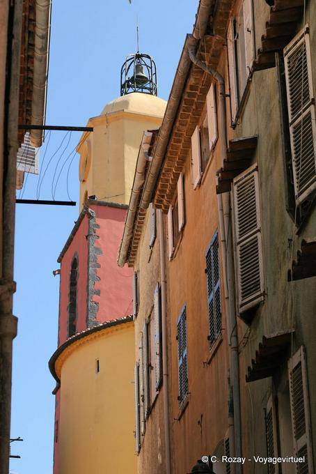Vista de la esquina de la torre de Saint-Tropez, Provence, Francia