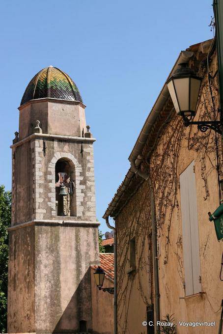 Saint-Tropez, el campanario de la capilla de Nuestra Señora de la Merced, Provence, Francia
