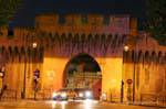 El Saint-Roch, Aviñón por la noche, Francia.