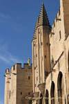 Perspectiva de la fachada oeste, el Palacio de los Papas, Avignon, Francia.