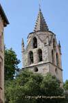 Campanario de la iglesia de Saint-Didier, Avignon, Francia.
