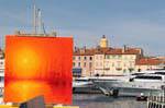 Saint-Tropez, pintura solar en el puerto, Francia.