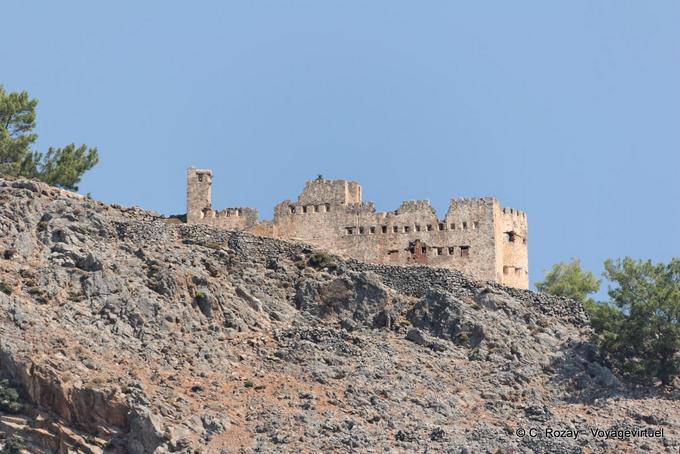 Las ruinas de la fortaleza turca Agia Roumeli - Creta, Grecia