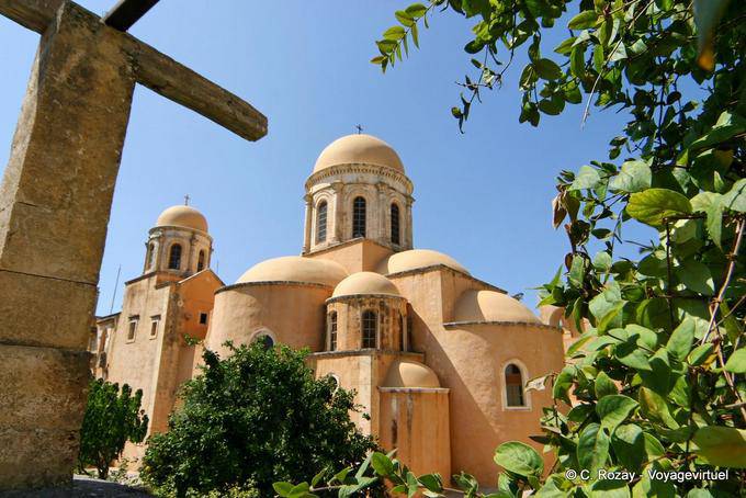 Agia Triada Akrotiri triconques cúpulas de la Iglesia del Monasterio - Creta, Grecia