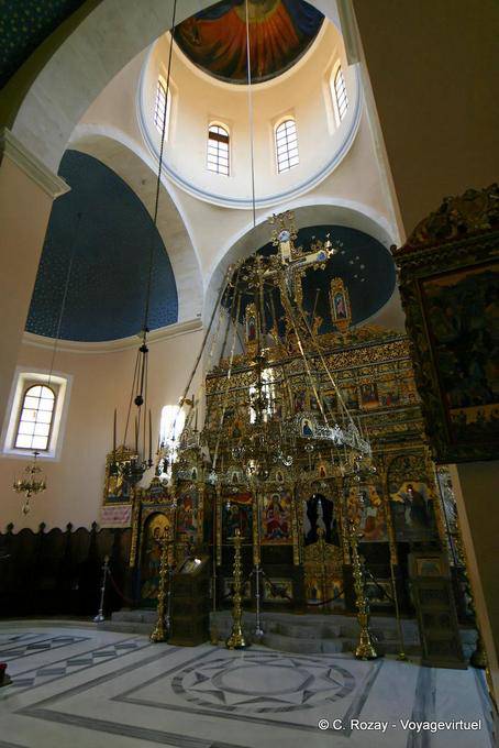 Muro plateado iconos en la catedral de Agia Triada Jagarolon - Creta, Grecia
