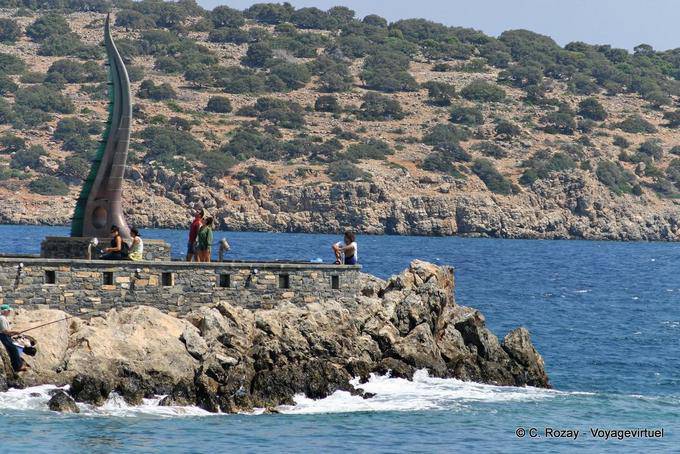 Arte en el muelle, Agios Nikolaos - Creta, Grecia