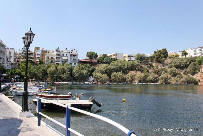 Agios Nikolaos en el Lago Voulismeni o cuenca Artemis - Creta, Grecia