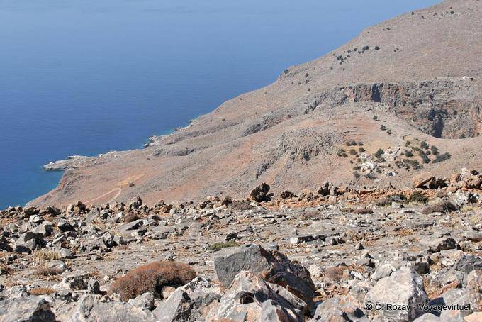 Anopolis vista Livaniana por los acantilados - Creta, Grecia