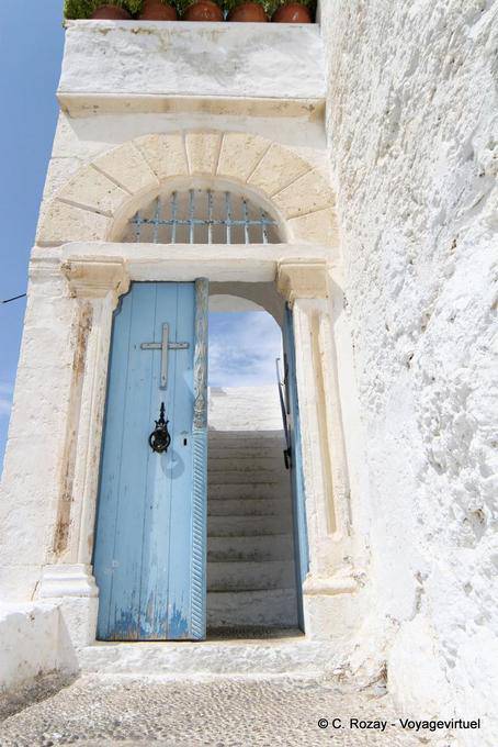 Puerta de la entrada principal del monasterio Chryssoskalitissa - Creta, Grecia