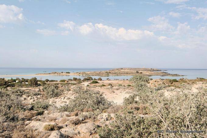 Elafonissi, con vistas a la península de la costa - Creta, Grecia