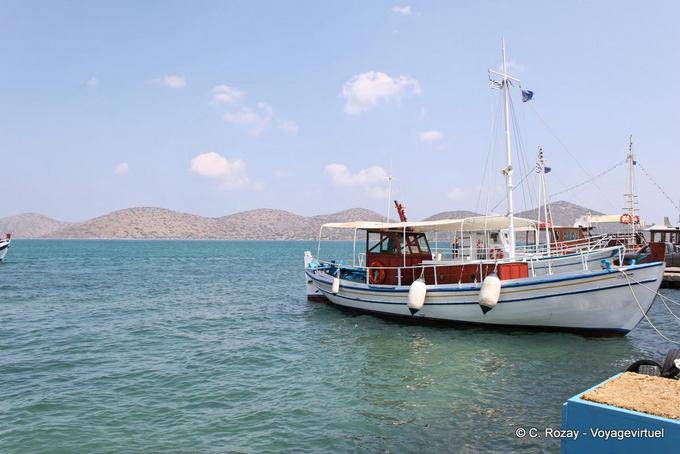 Frente a la isla de Spinalonga, Elounda - Creta, Grecia