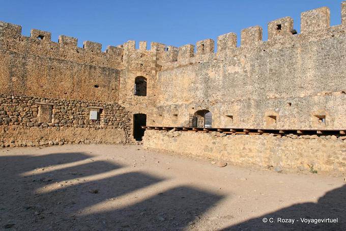 Dentro de la fortaleza construida por los venecianos para 1374, Frangokastello - Creta, Grecia