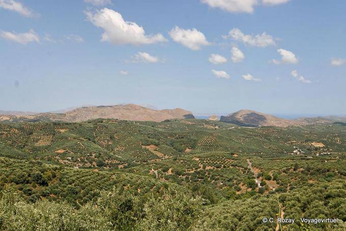 Hilly y cultivado a Georgioupoli - Creta, Grecia