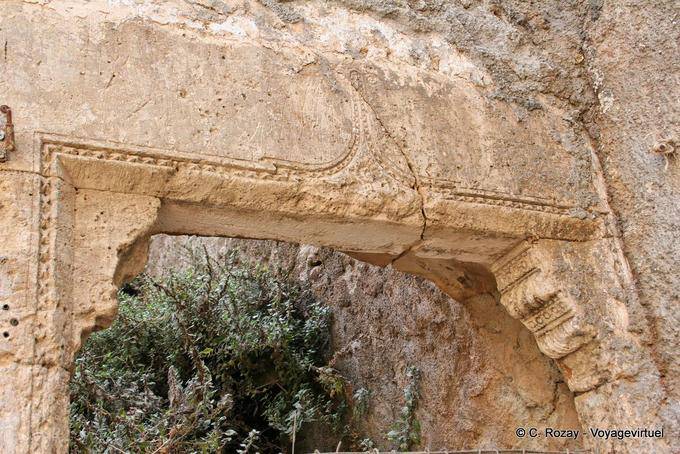 Área pórtico tallado Topanas, Chania - Creta, Grecia